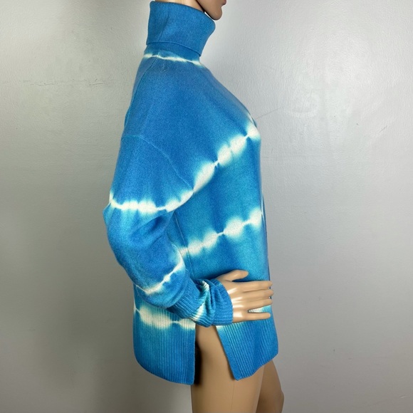 CINQ A SEPT BLUE TIE-DYE TURTLENECK SWEATER - Picture 5 of 10